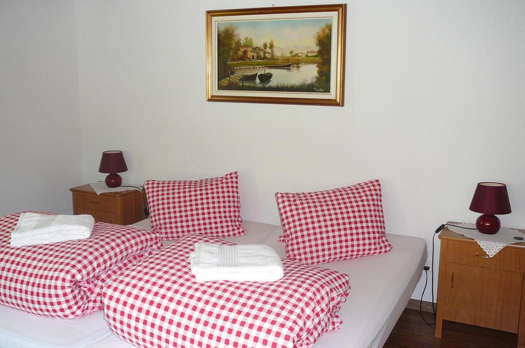 Gaestehaus Schaefli Intschi Ruang foto